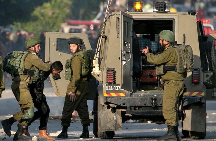 الاحتلال يعتقل نحو 50 فلسطينيا ويغلق بلدات شمال غرب القدس