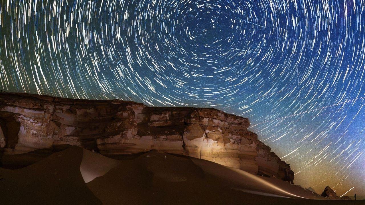 Perseid meteors meet mesmerizi...