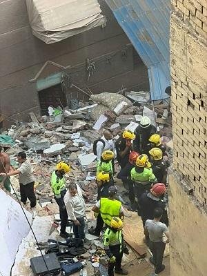 النيابة العامة تعاين موقع انهيار عقار مكون من 4 طوابق بحدائق القبة