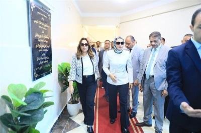 وزيرة التنمية المحلية ومحافظ الوادي الجديد تفتتحان مركز معلومات شبكات المرافق بالخارجة