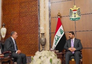 وزير الخارجية لرئيس الوزراء العراقي: ضرورة تعزيز الشراكة الثنائية وتضافر الجهود لدعم الاستقرار الإقليمي