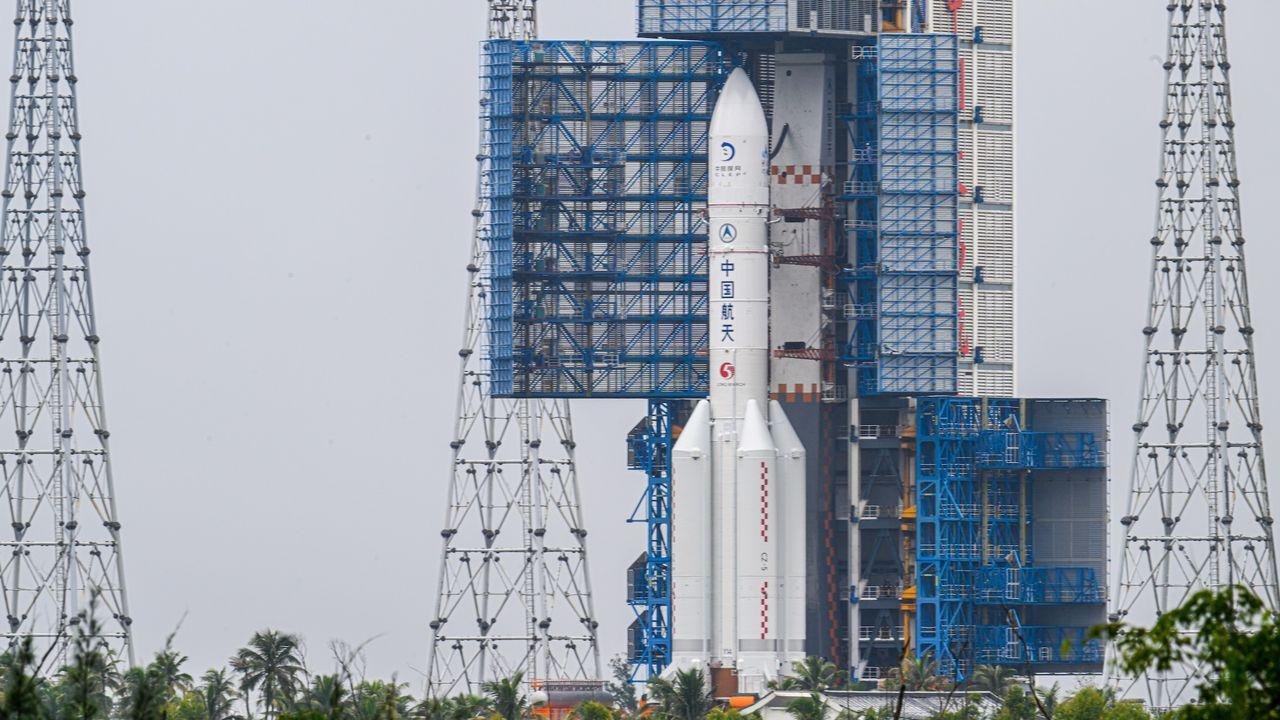 Bad weather delays launch of C...