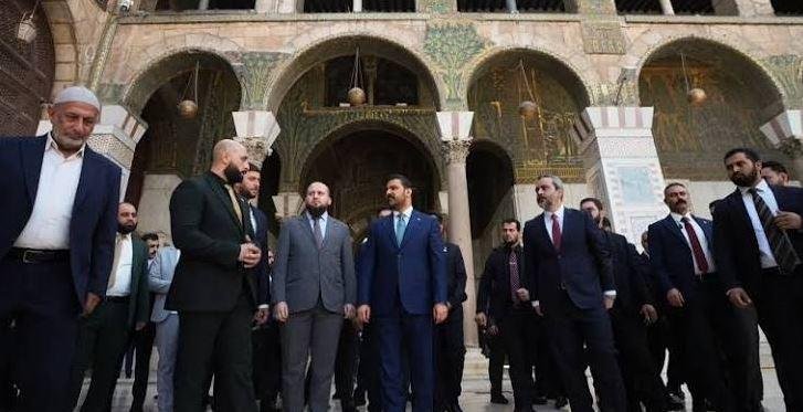 رئيس وزراء العراق يتبرع بـ10 ملايين دولار لتلبية احتياجات الجامع الأموي ومرقد السيدة زينب في دمشق