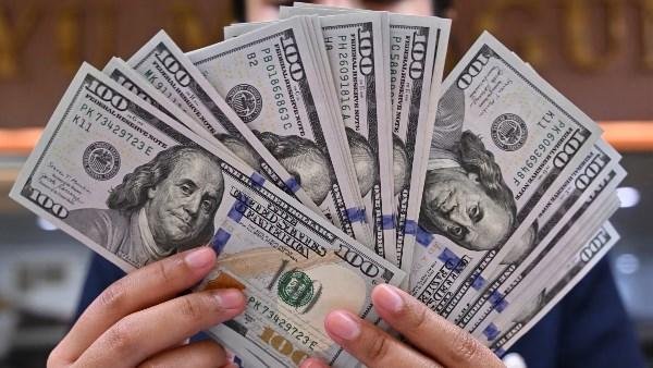 عقب تراجعه.. أعلى سعر للدولار اليوم الخميس في البنوك