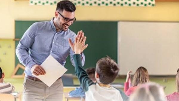 خبير تربوي: المُعلم قد يجعل الطالب يُحب الرياضيات حتى لو كان المنهج صعبًا